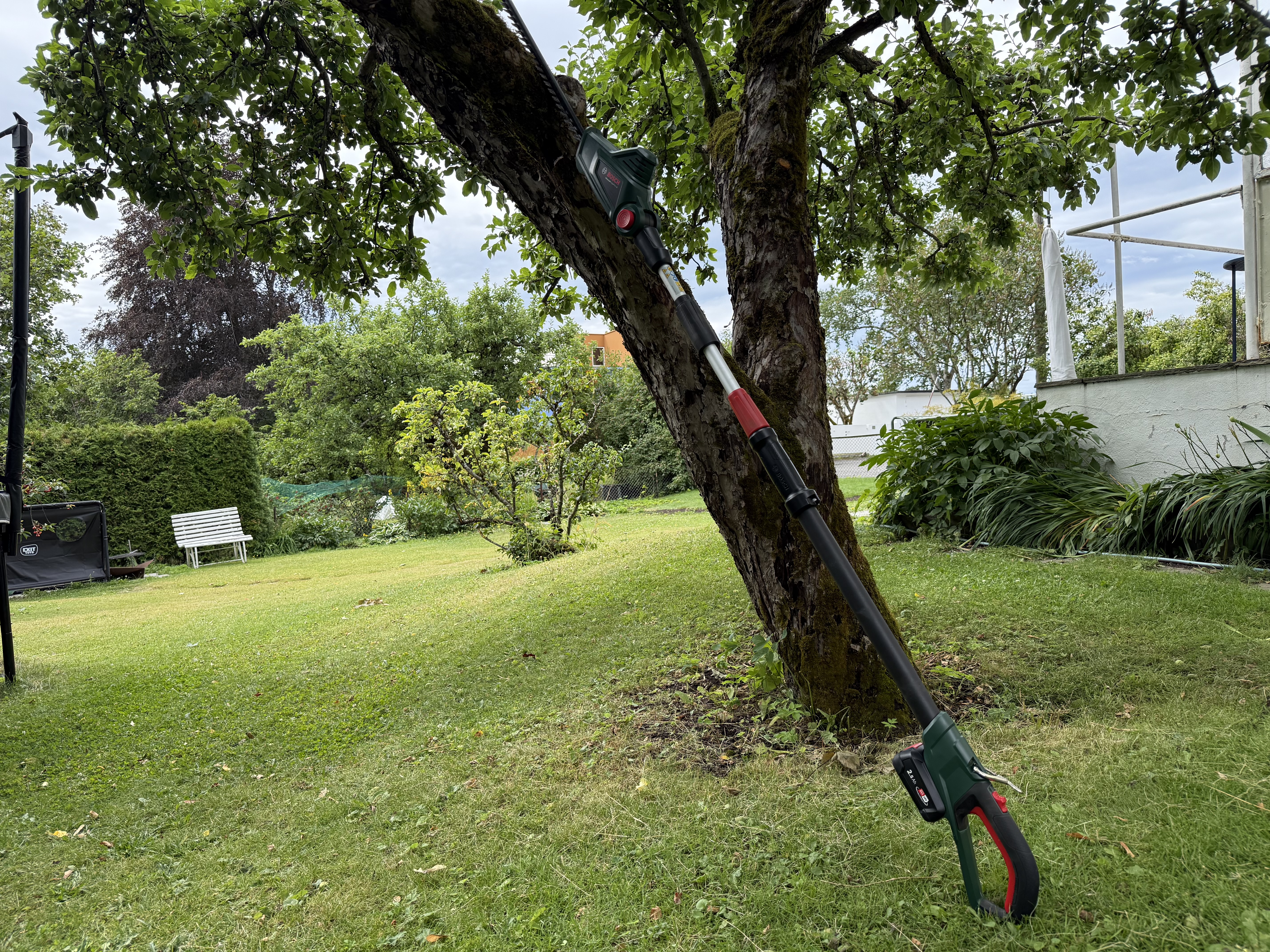 Bosch universal hedgepole 18 og batteri
