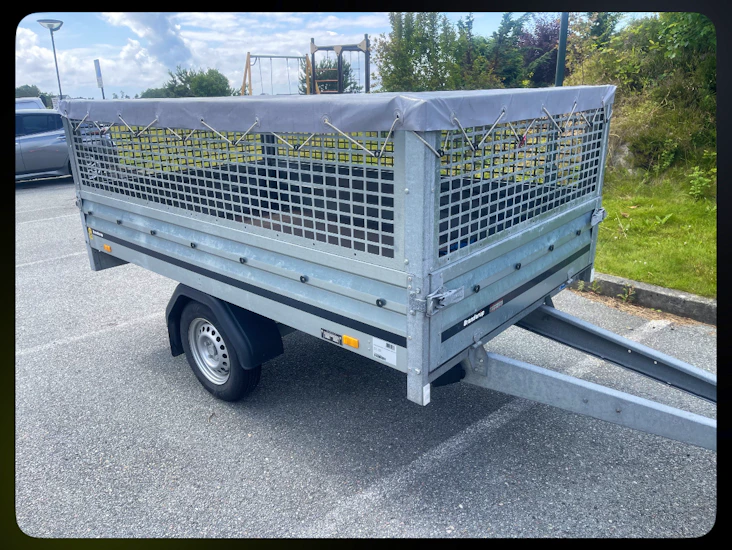 Brenderup 1000kg romslig tilhenger med høye grinder