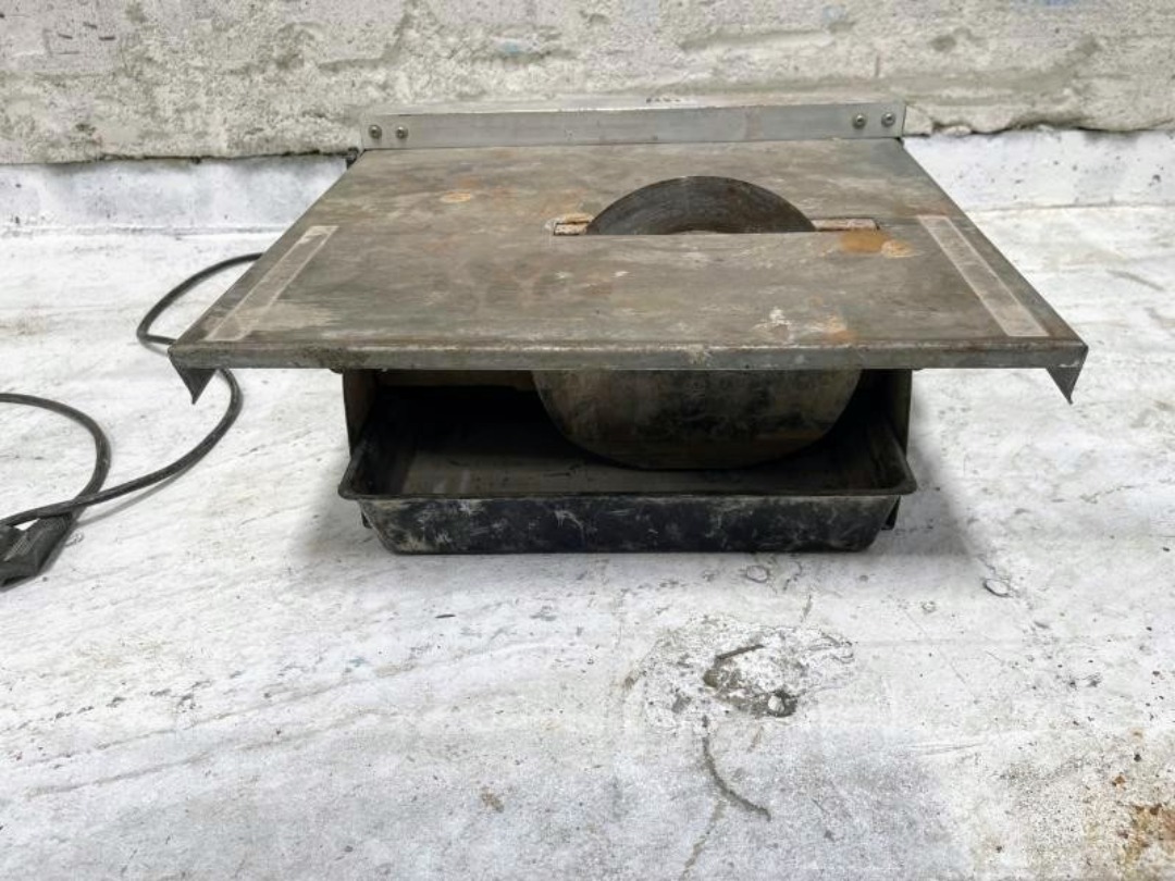 Liten fliskutter til leie