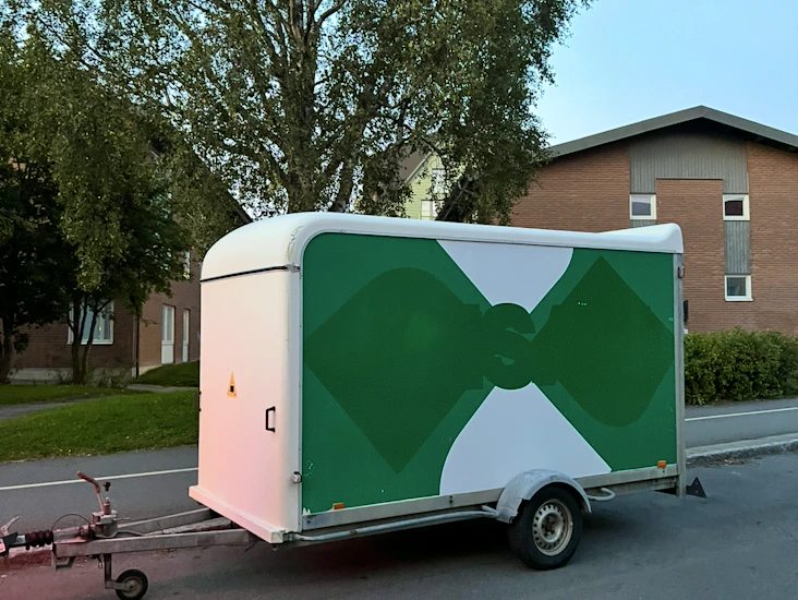 Stort flyttsläp med ramp!