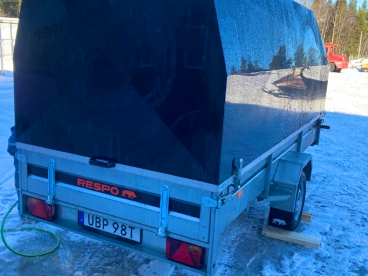Respo släpvagn med kåpa