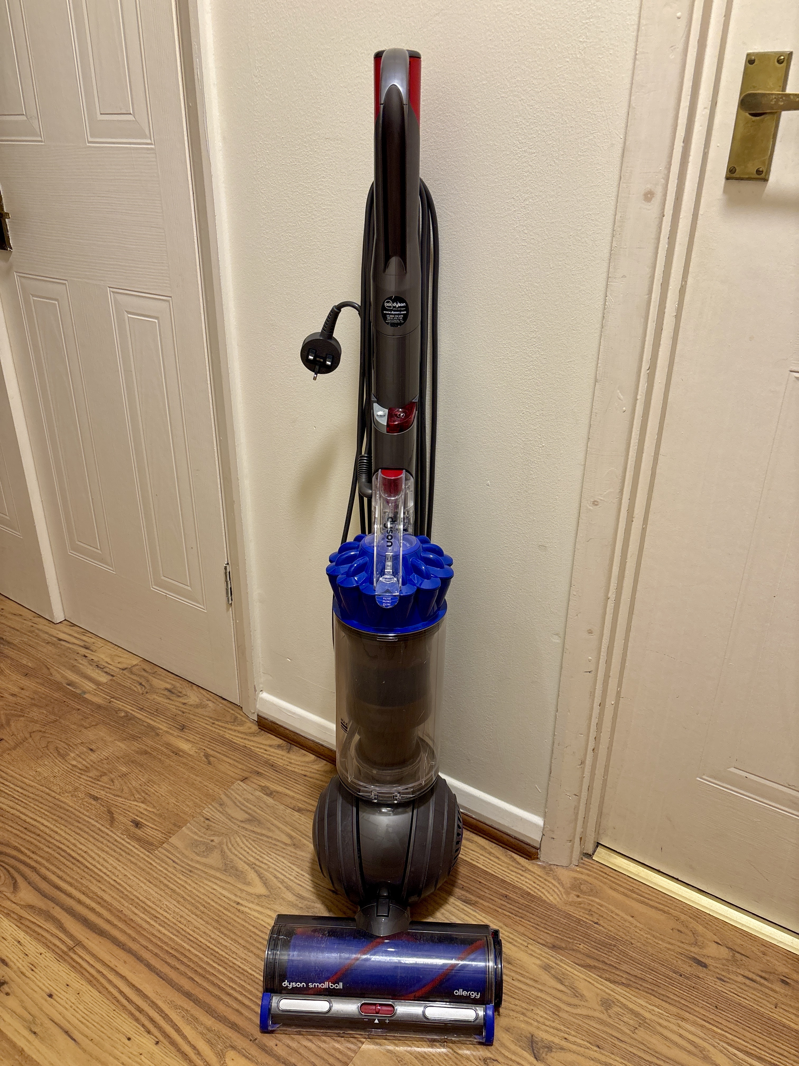 Dyson small ball allergy vacuum cleaner – excellent condition