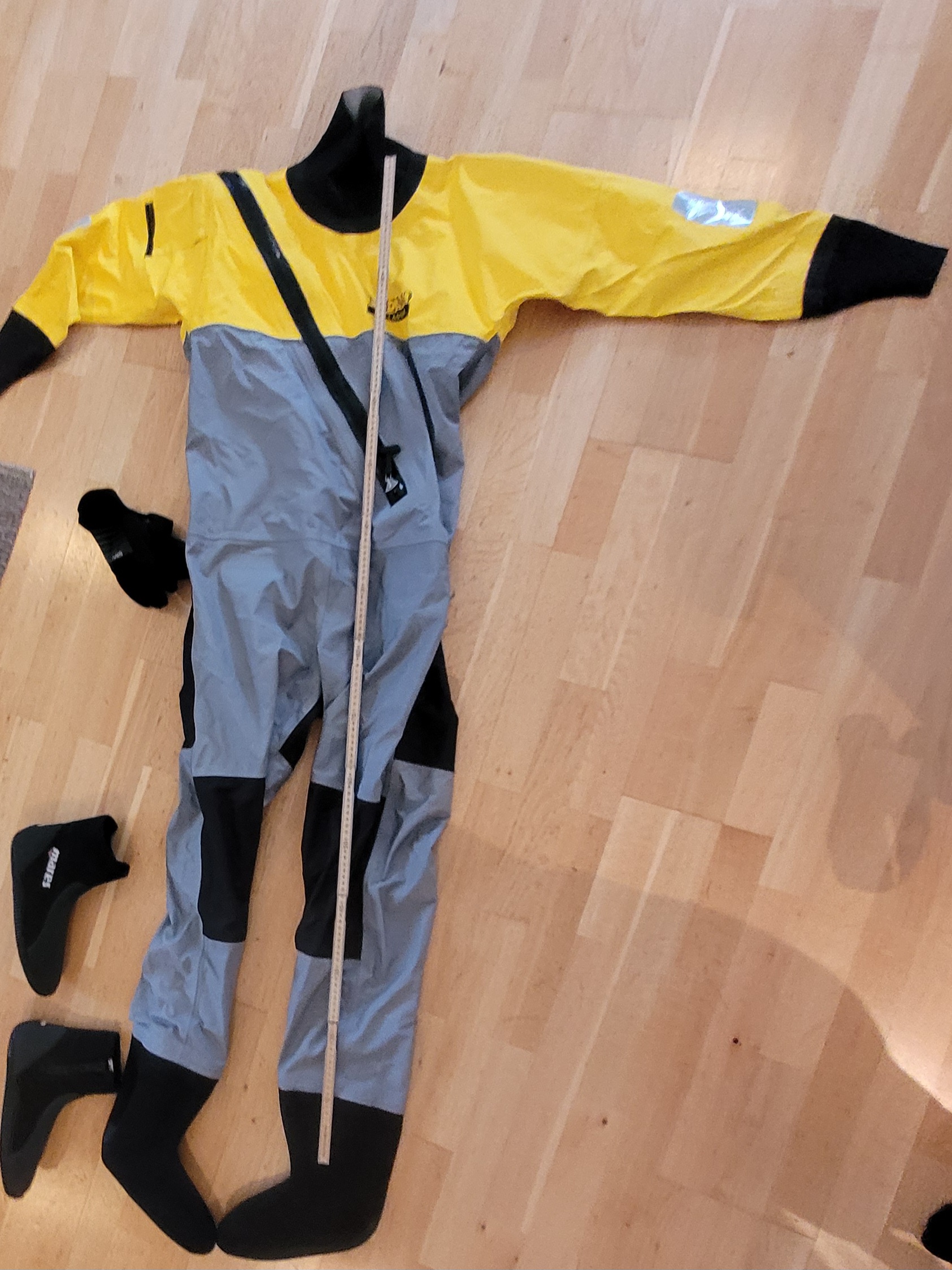 Tørrdrakt med sko og hansker