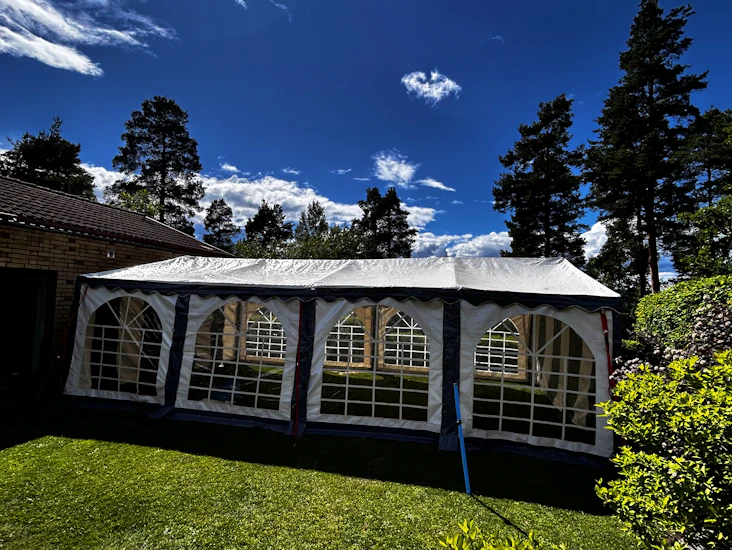 Partytäly för 48 personer! tält, bord, stolar, ljusslingor!