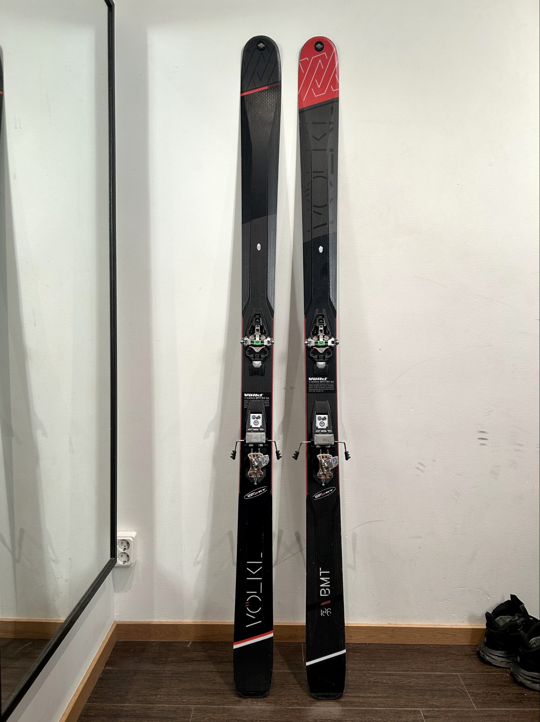 Topptursskidor völkl bmt94 (185cm) inkl stighudar, stavar, pjäxor och lavinutrustning