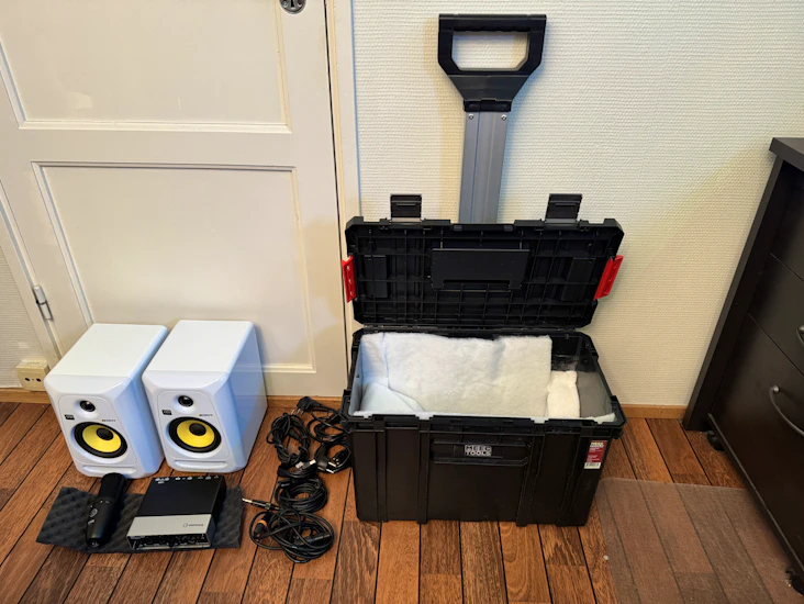 Komplett studiopakke, plug and play (høyttalere, lydkort og mikrofon)