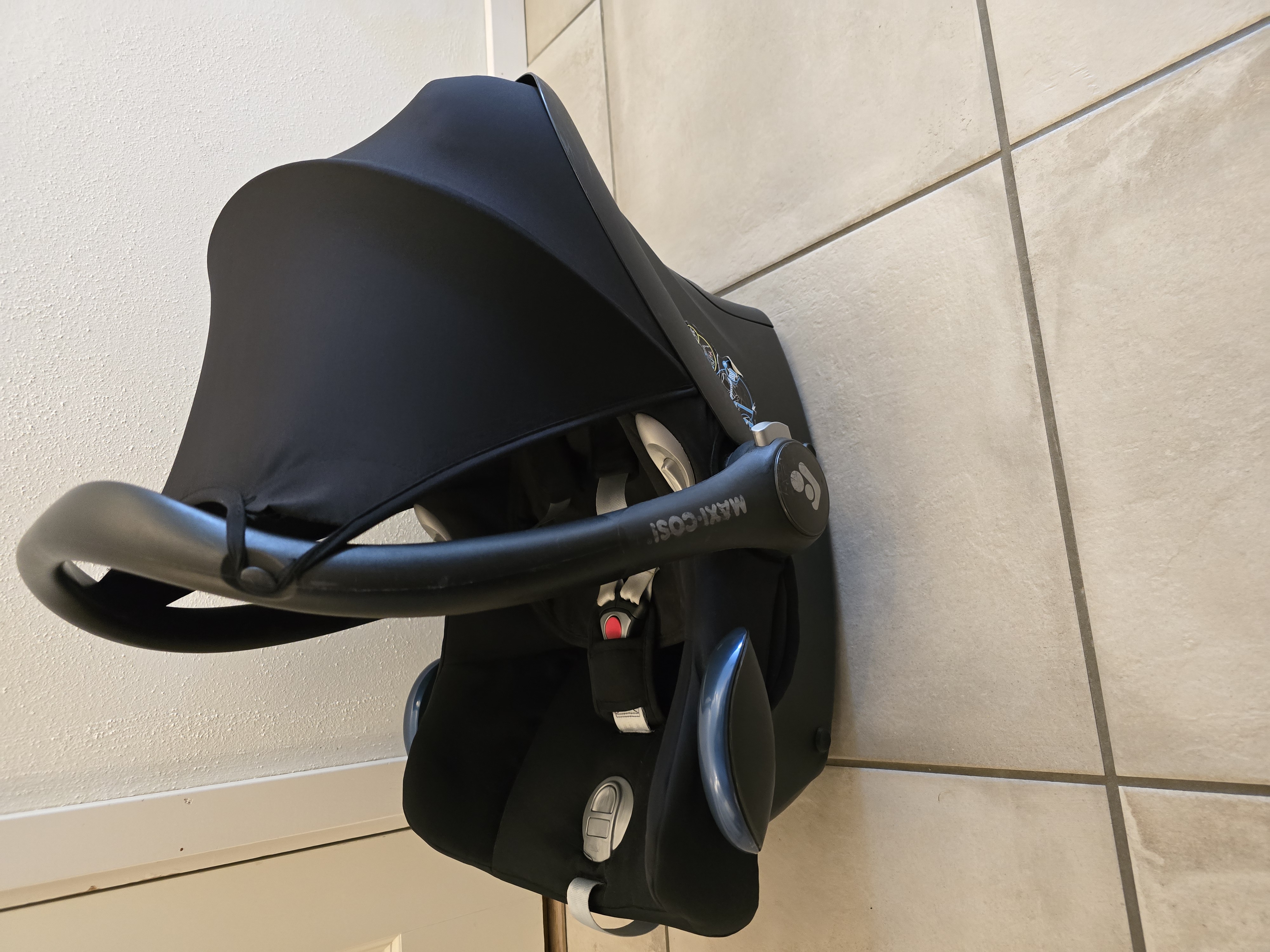 Babyskydd maxi-cosi cabriofix med isofix-bas