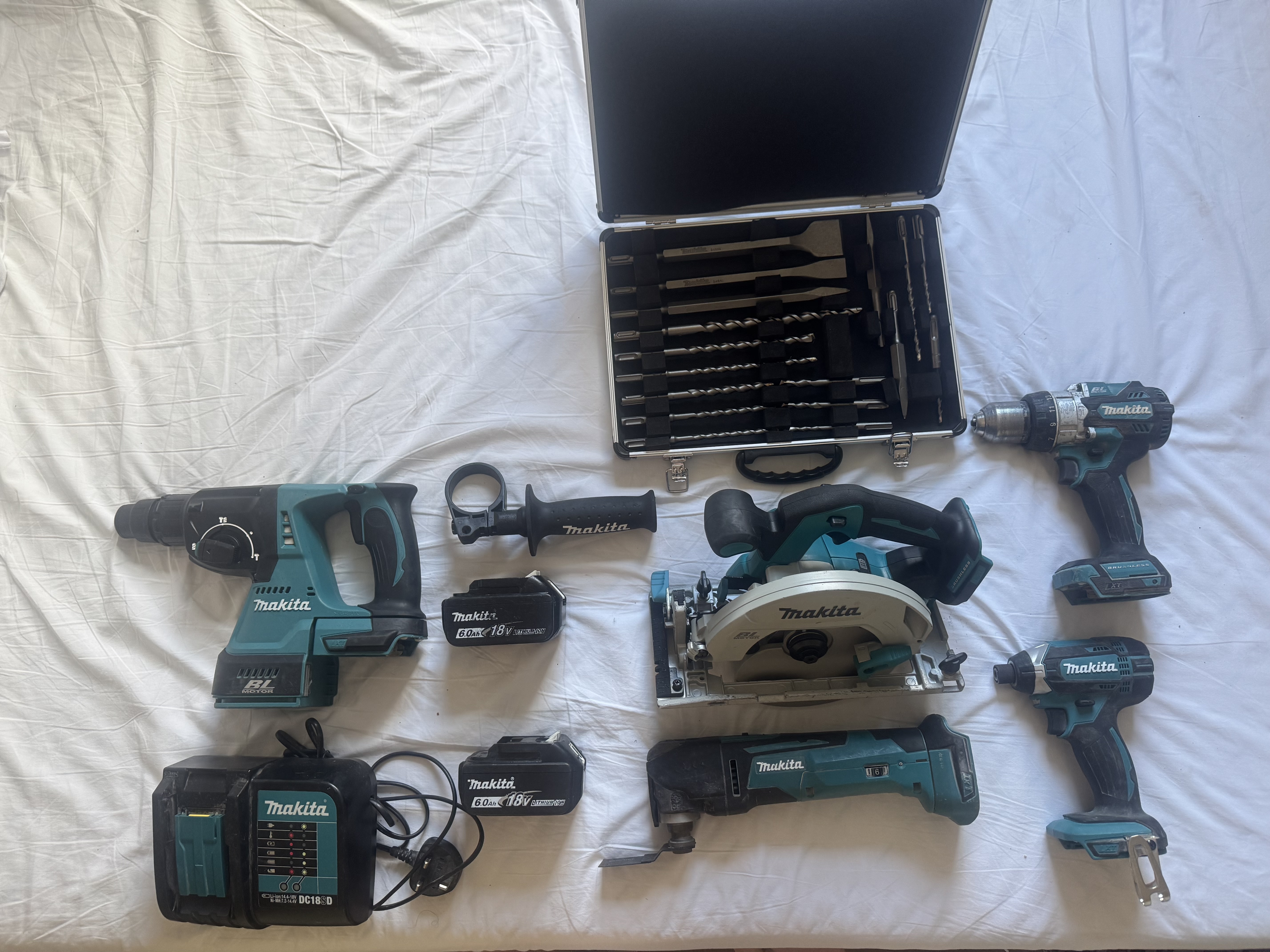 Makita heavy duty drill kit – sds hammer drill + cordless drill (batteries included)
