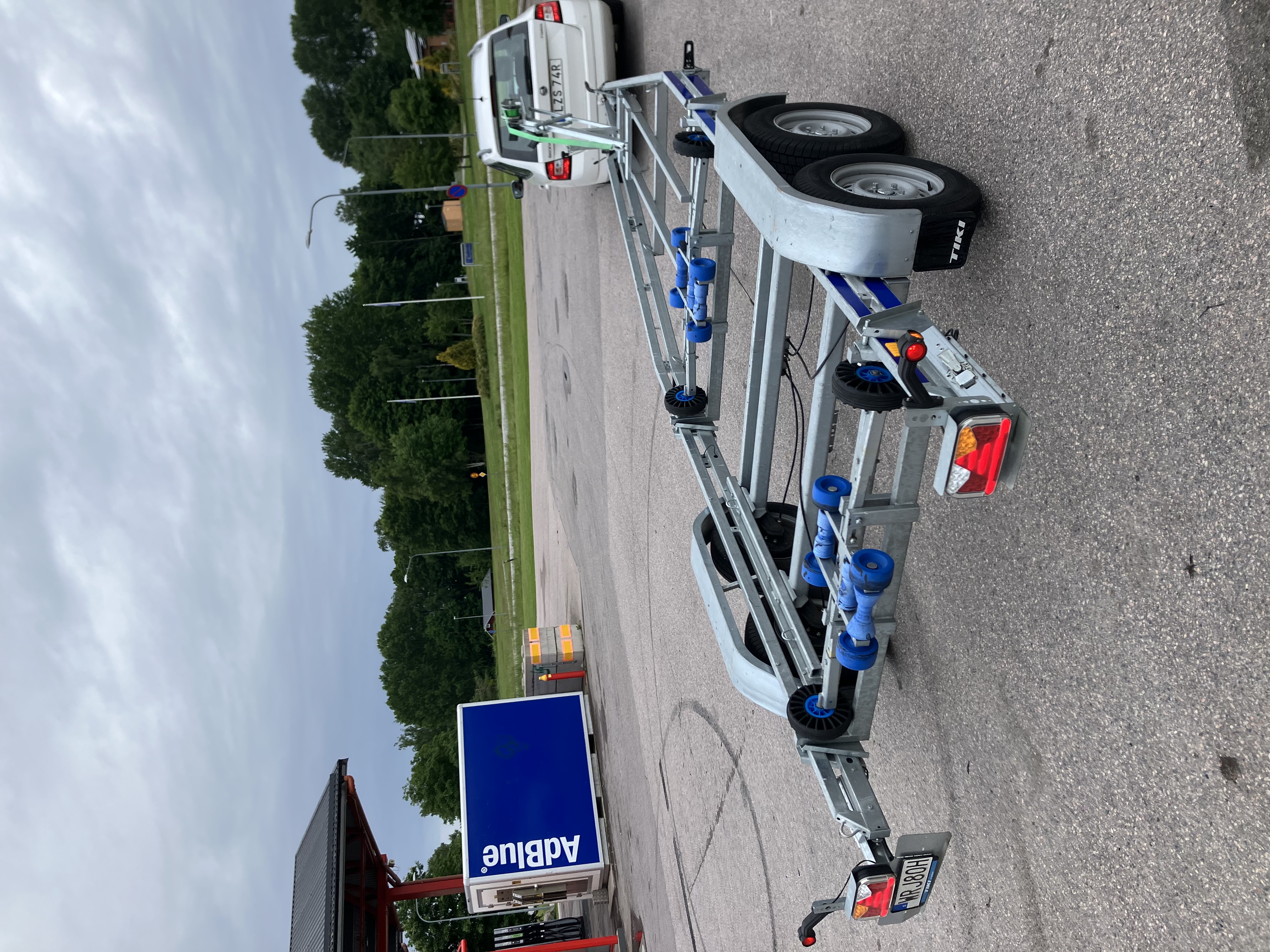 Tiki bp 2600 - drb 80 km/h trailer självjusterande 2000kg 7,2 båt