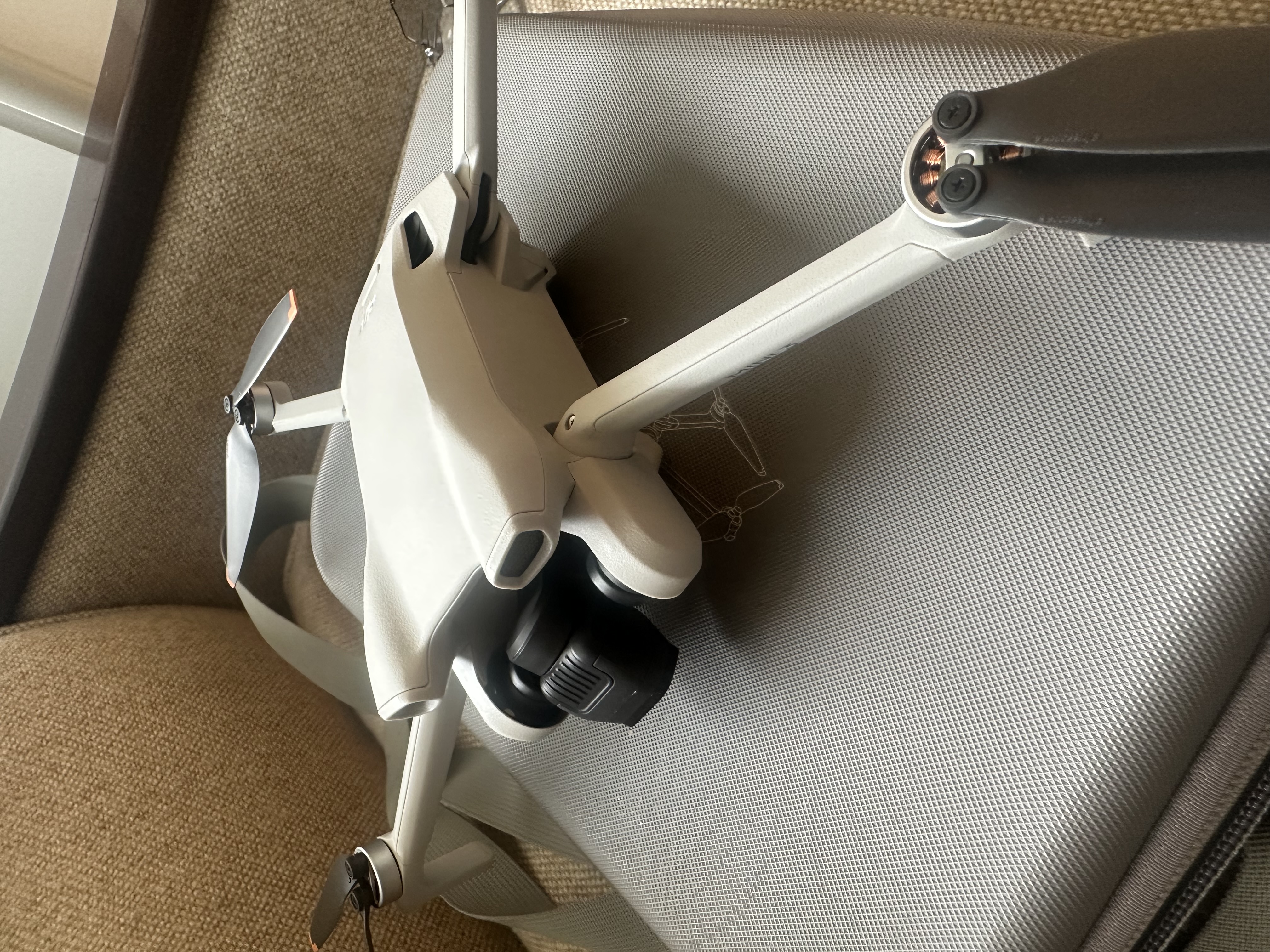Dji mini 3 pro med dji rc-controller – komplet i taske