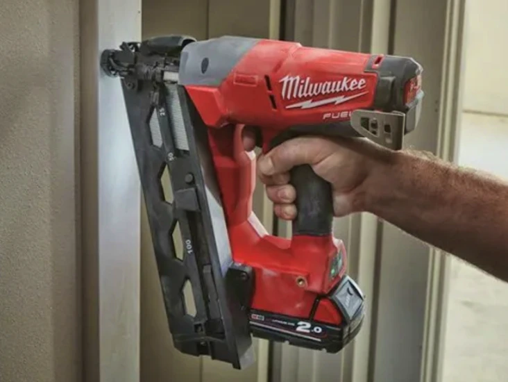 Milwaukee 16ga dykkertpistol på batteri