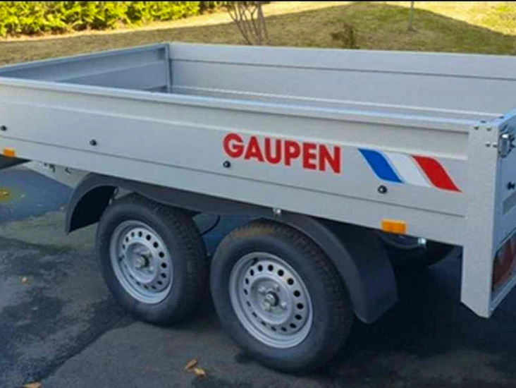 Henger med presenning til leie