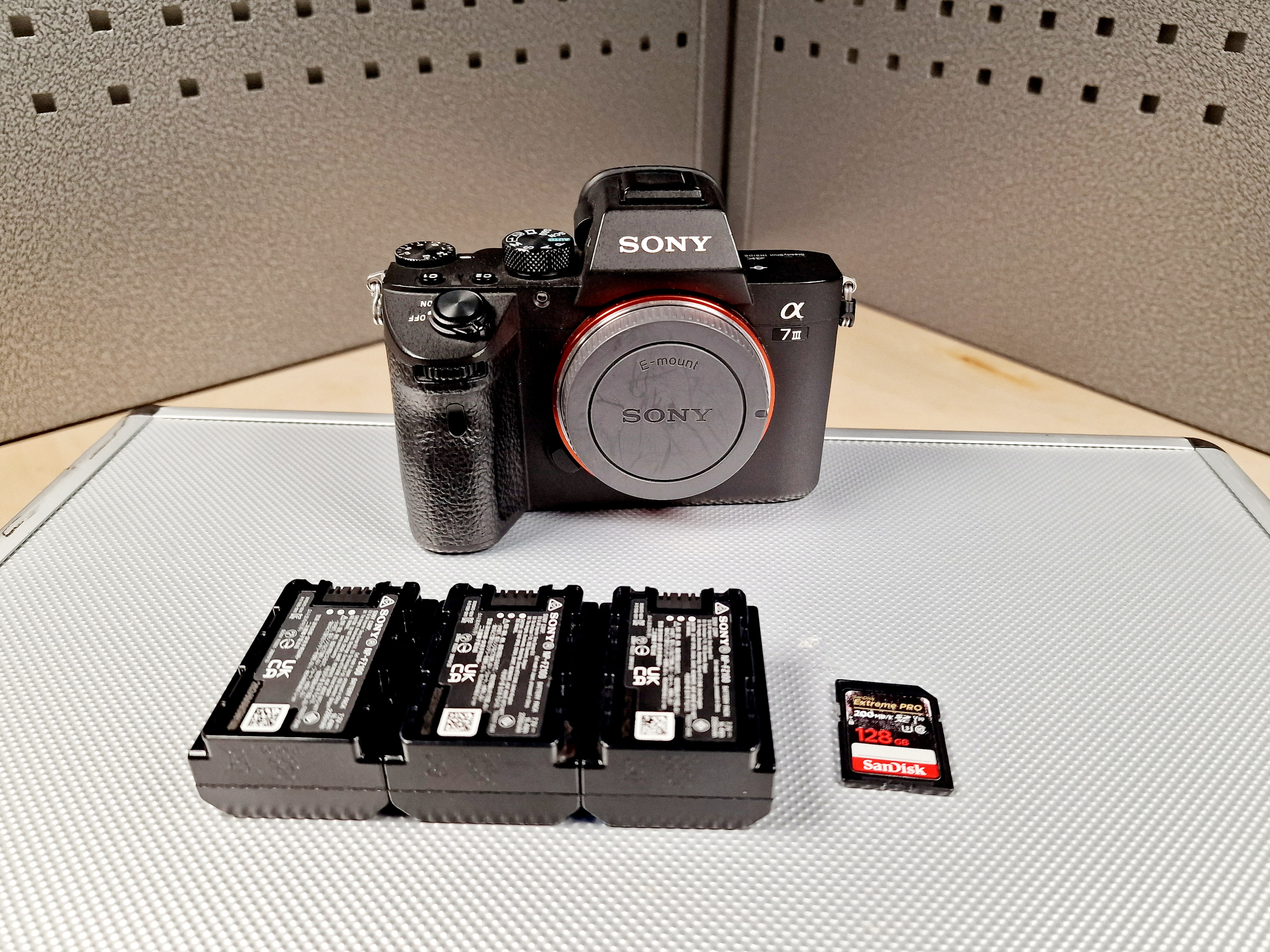 Sony a7 iii body ; sony a73 body