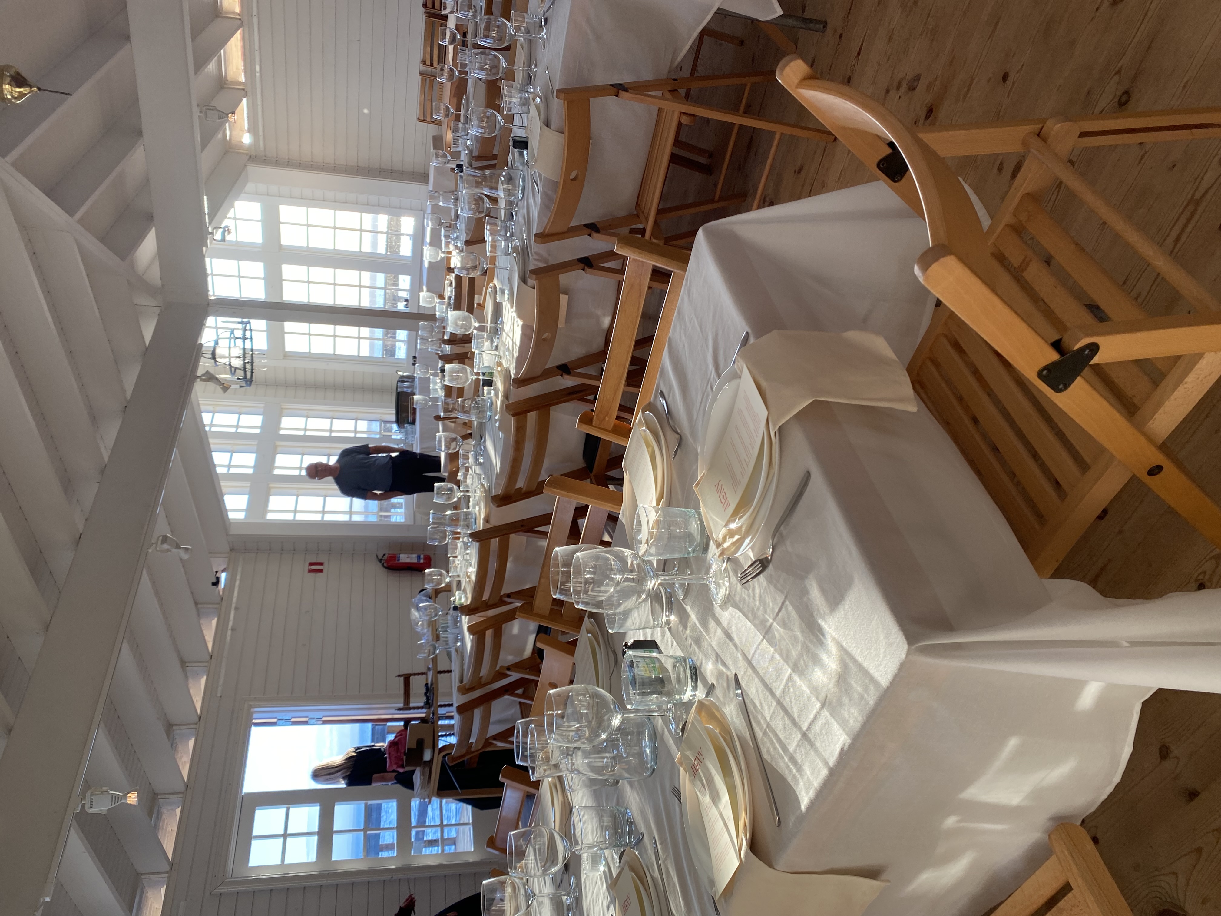 11 klappstolar i trä