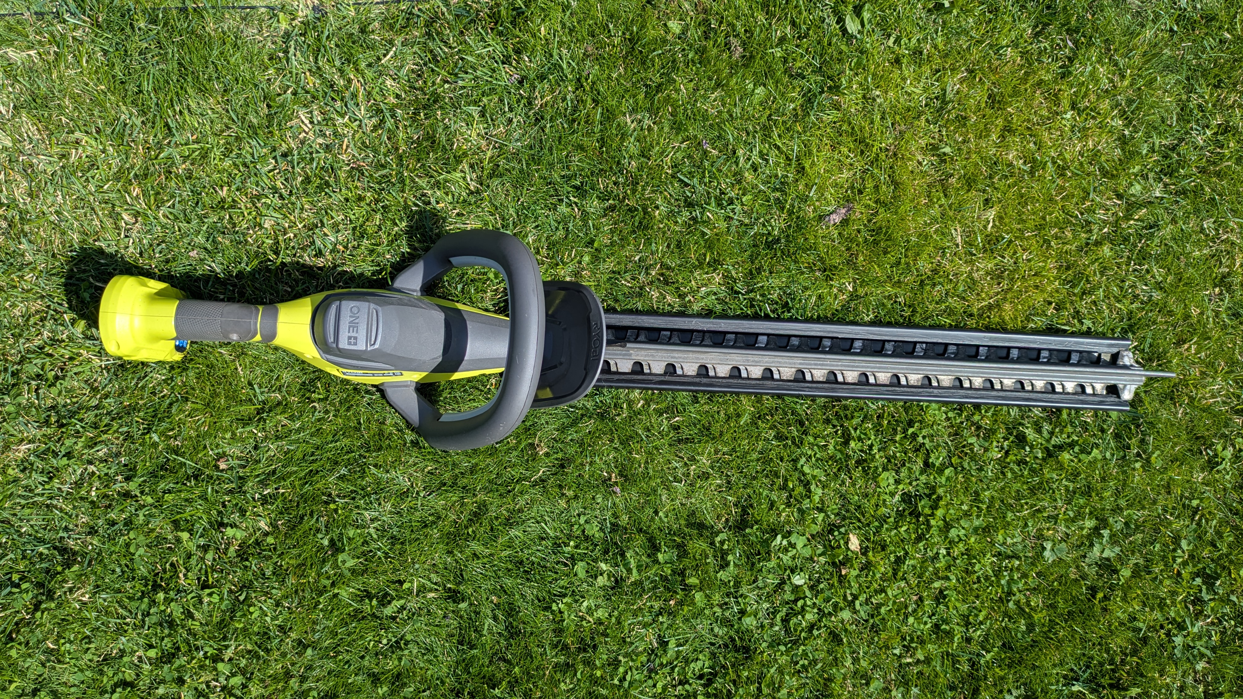 Ryobi 18v batteridrevet hekksaks med 5.0ah batteri og lader