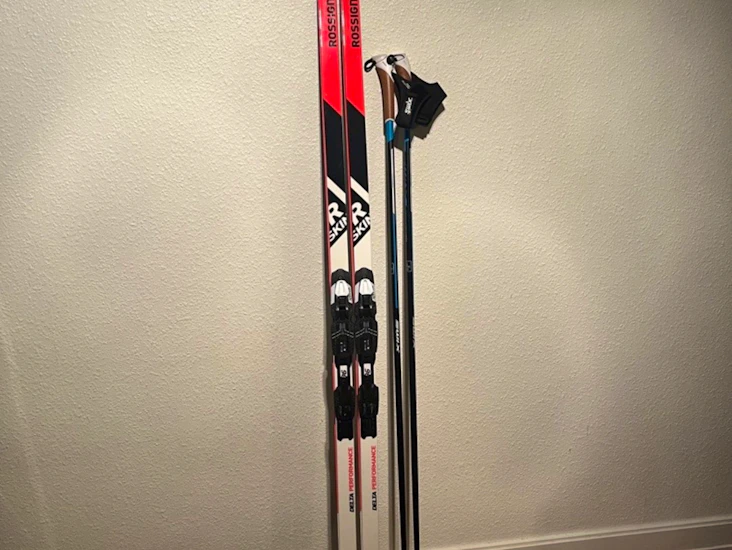 Längdskidor (skins), stavar, pjäxor, bag