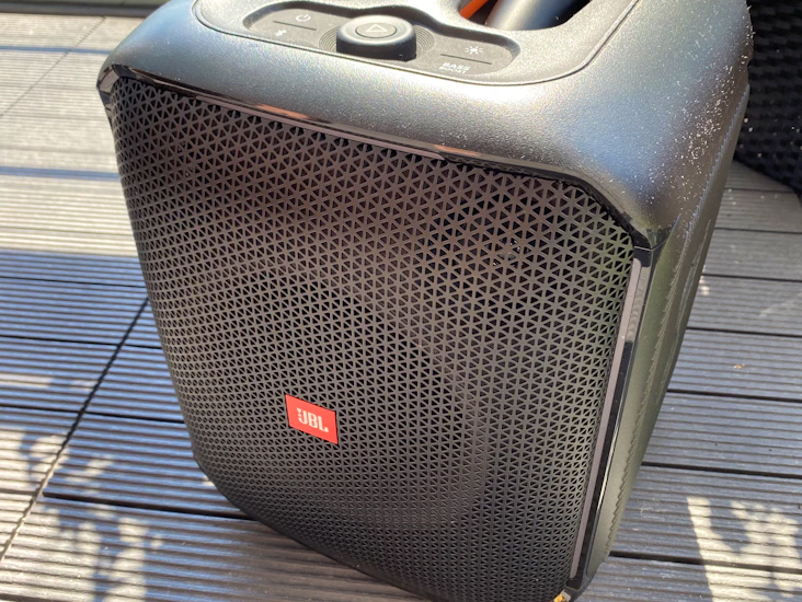 Karaoke: jbl partybox encore + mikrofoni