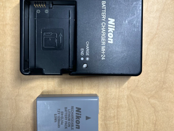 Nikon rechargeable lithium ion battery pack with charger