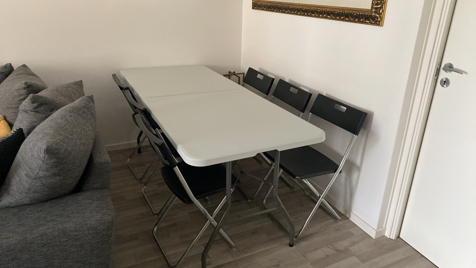 Klappstol och 6 stolar