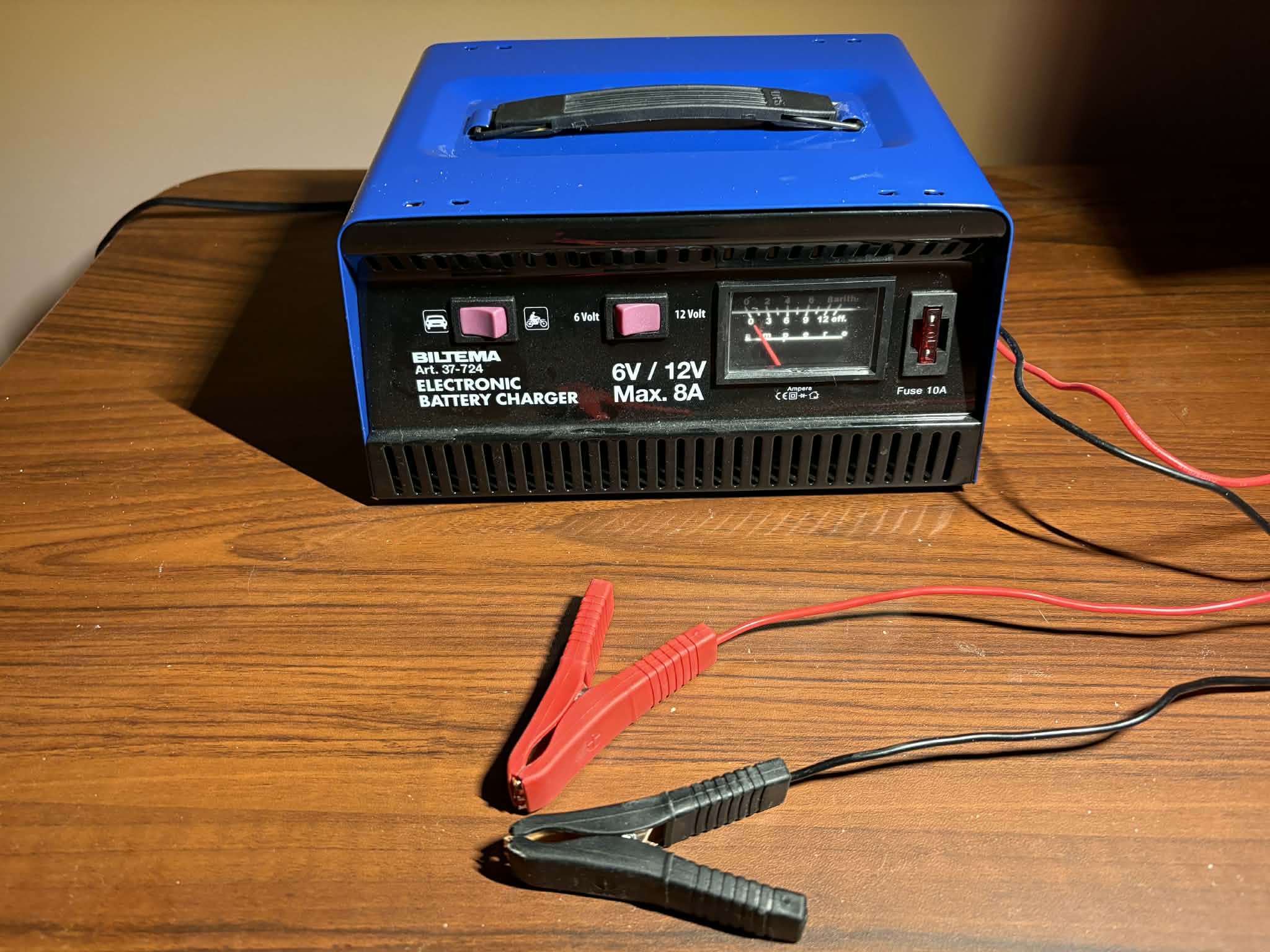 Biltema batterilader