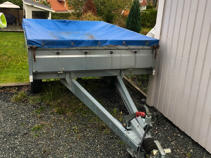 Tilhenger m/brems og løse karmer foran og bak