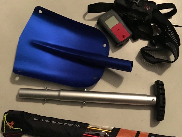 Skredsøker, stang og spade