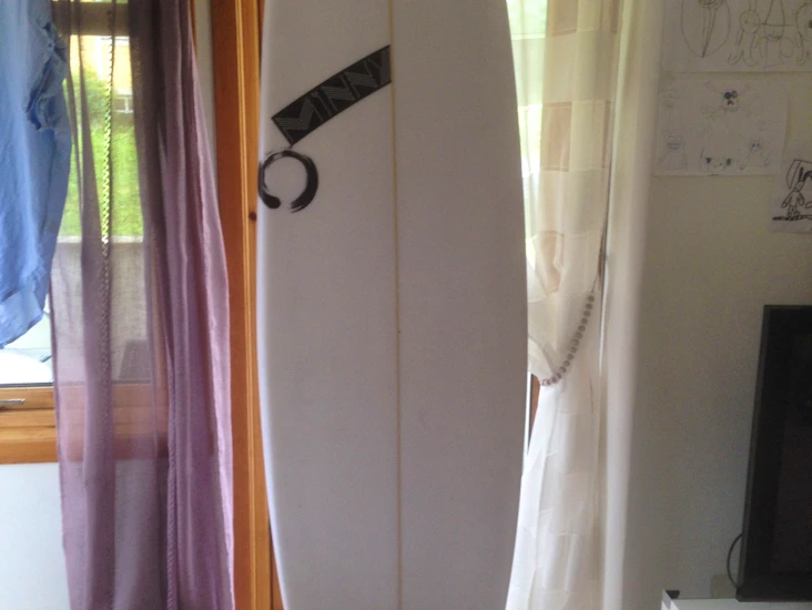 Surfebrett 7"2 minimal med våtdrakt