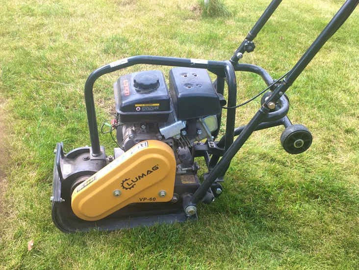 Platevibrator/hoppetusse