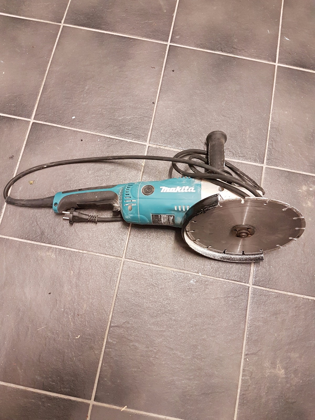 Vinkelsliper    230mm    med diamantblad