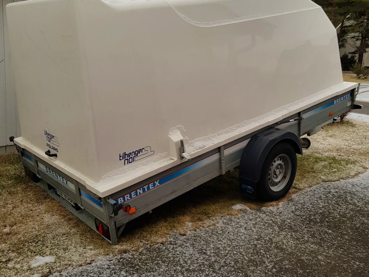 Varehenger med tett lokk og tipp.