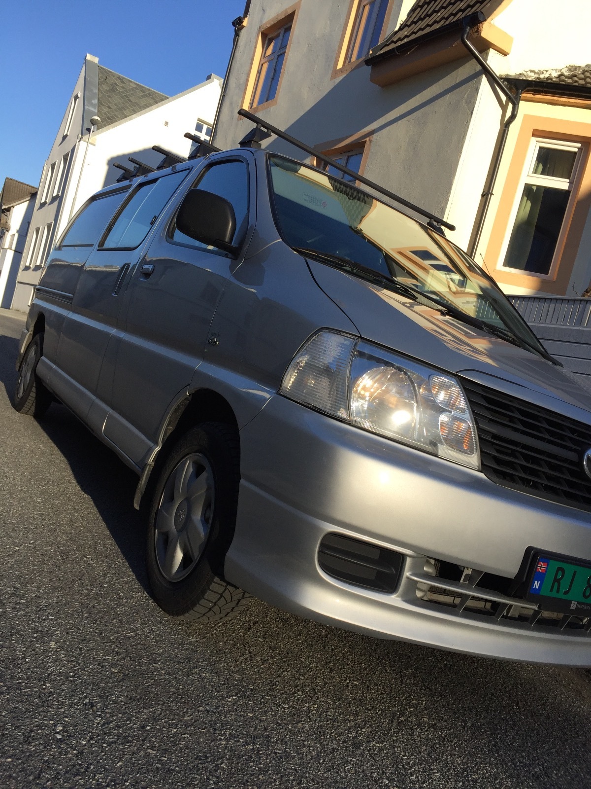 Billig stor varebil til leie ( toyota hiace)