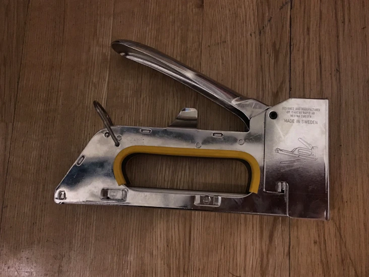 Verktøy: kraftig stiftemaskin