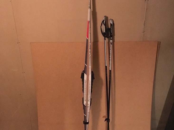 Smørelangrennsski med staver og sko