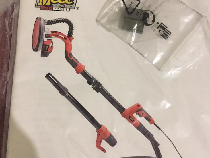 Tak- og veggslipemaskin og støvsuger.