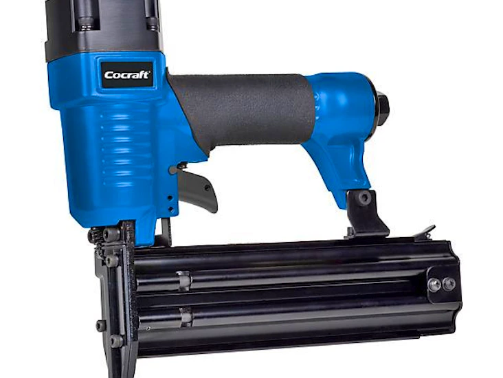 Verktøy: spikerpistol med dykkertspiker (cocraft hb18)