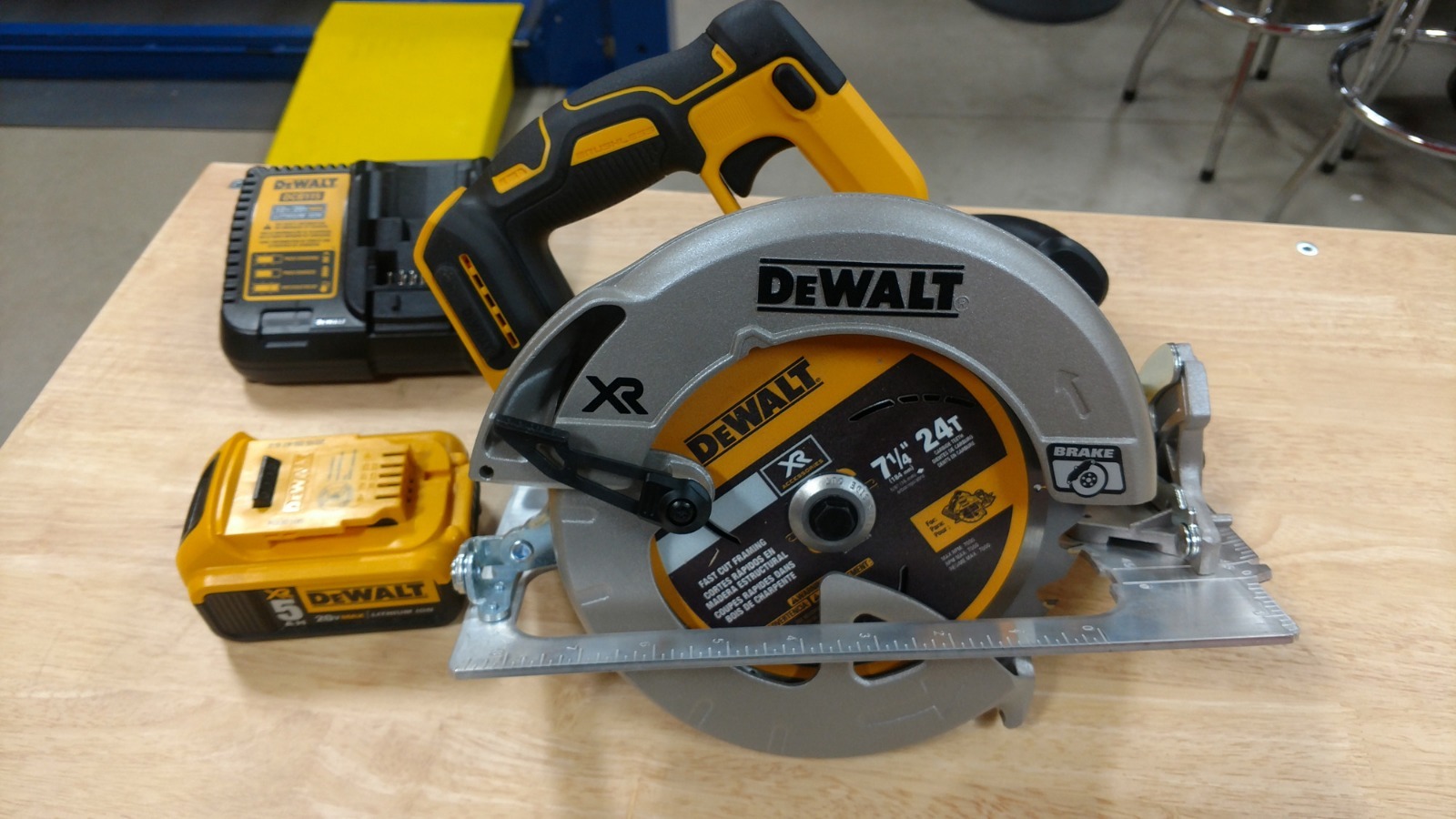 Dewalt sirkelsag dcs570 (batteri)