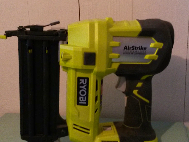 Spikerpistol batteridrevet