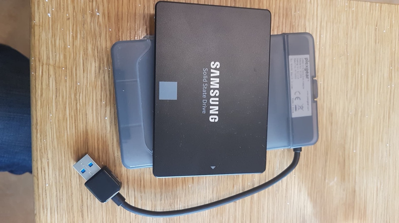2 x 1 tb ssd kort med kabel og kortleser
