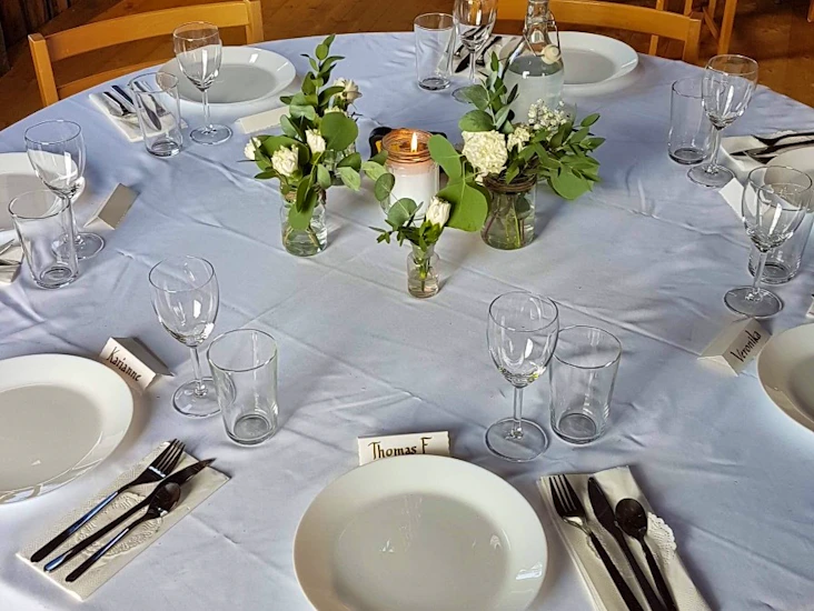 Servise til bryllup/selskap til 80 personer.