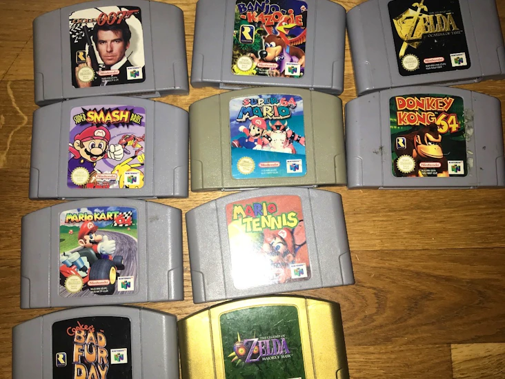 Nintendo 64 med 4 kontroller og alle de beste spillene!
