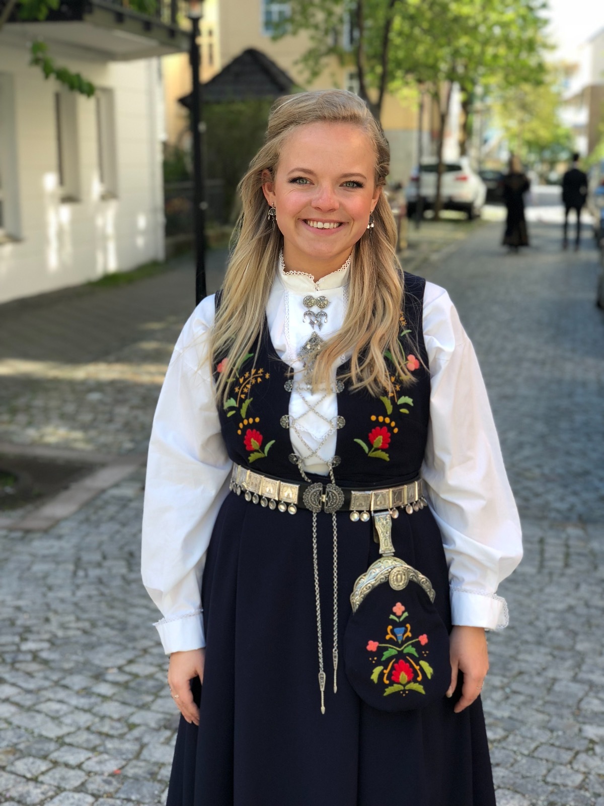 Bergensbunad til leie