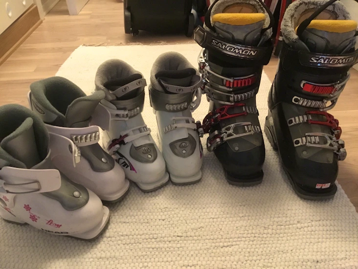 Slalomstøvler til barn.