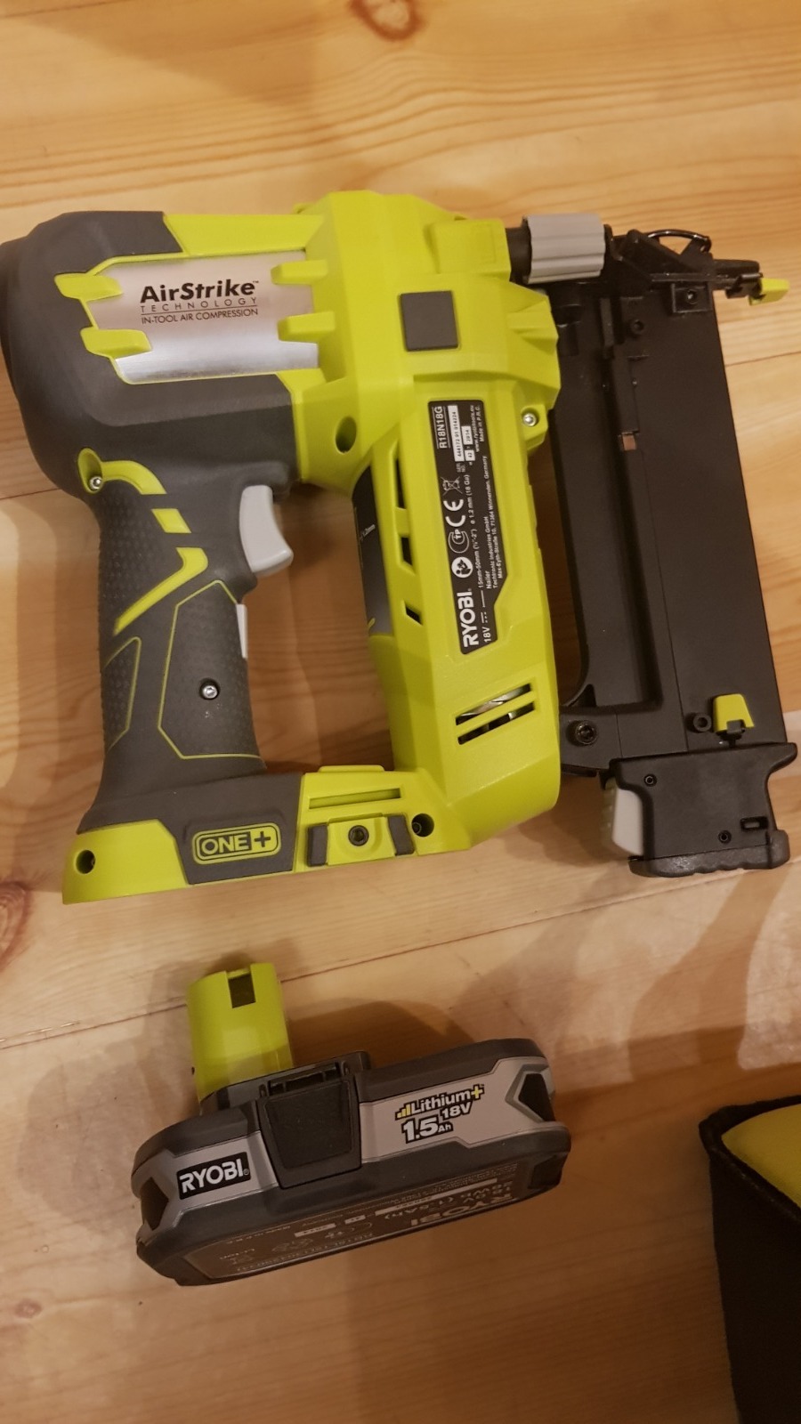 Batteridrevet spikerpistol - ryobi 18v
