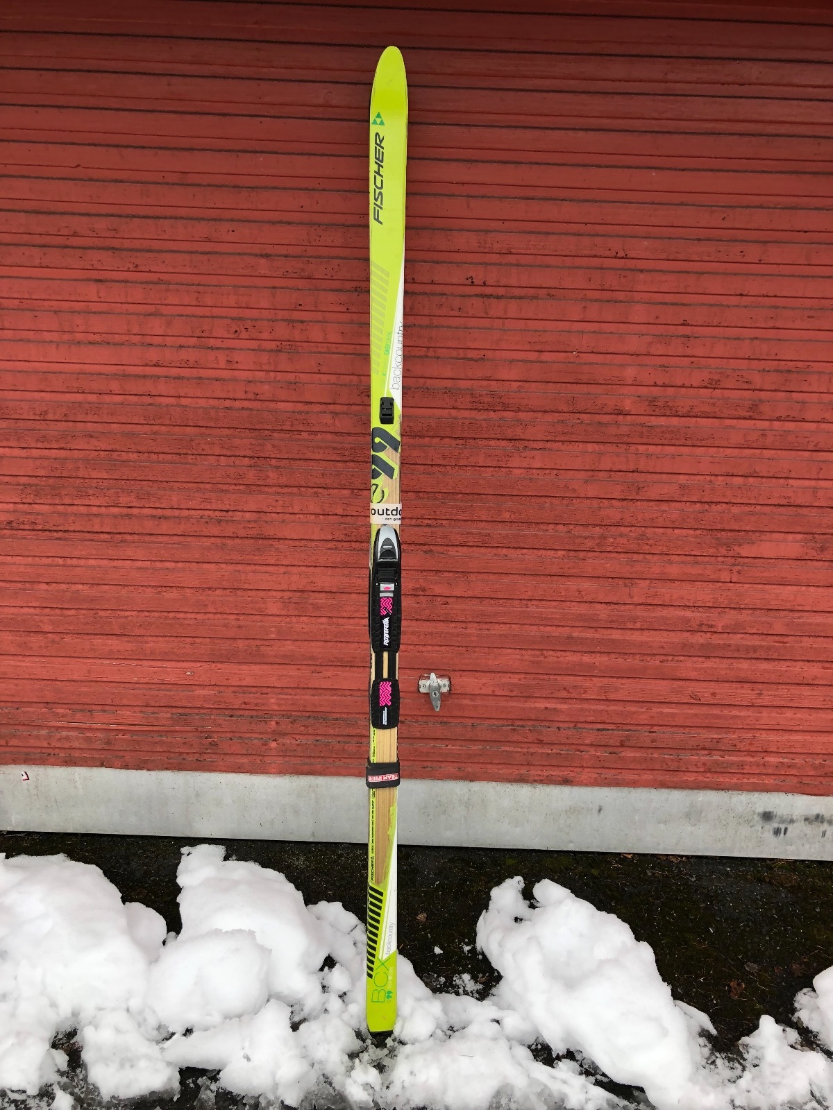 Fjellski med stålkanter