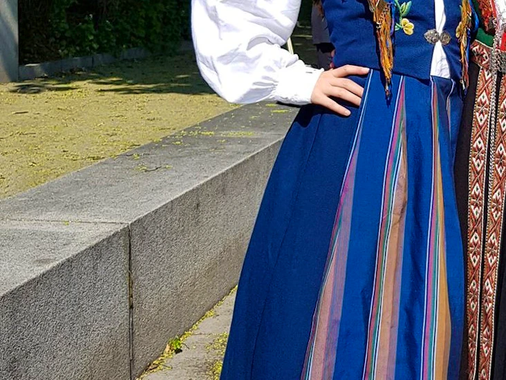 Blå nordlandsbunad (xs/s) m/sølv og kyse